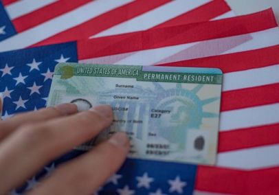 So Sánh Thẻ Xanh Và Quốc Tịch Mỹ - Những điều Bạn Nên Biết