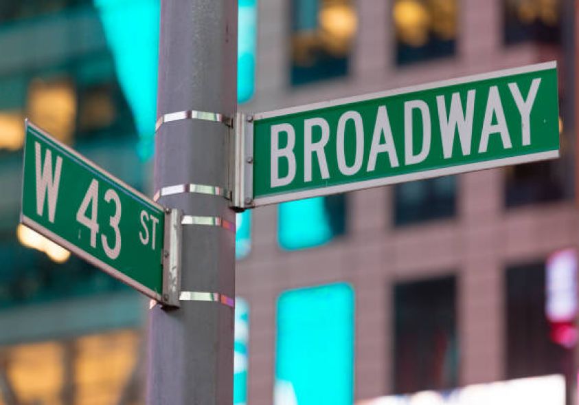 Con Phố Broadway - Miền đất Hứa Của Nhạc Kịch